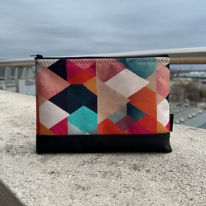 Nagyméretű Vízálló Neszesszer Absztrakt Háromszögek - táska & tok - neszesszer - Meska.hu