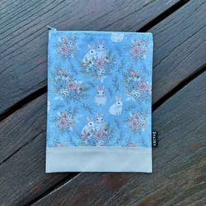 Cipzáras Könyvtok Neszesszer Kék Nyuszis - könyv & zene - könyvtok - Meska.hu