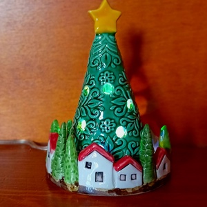 Kerámia mécses, fenyőfa házakkal - esküvő - dekoráció - asztaldísz - Meska.hu