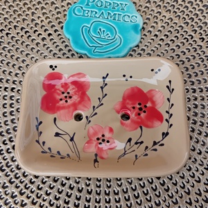 Piros virág mintás  kerámia szappantartó,bézs - Meska.hu