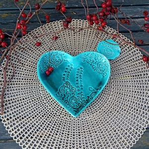 Szív virág és madárka mintás kerámia tál, türkiz, Otthon & Életmód, Dekoráció, Asztal és polc dekoráció, Asztaldísz, Kerámia, Festett tárgyak, MESKA