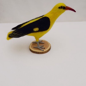 Tűnemezelt sárga rigó - otthon & életmód - dekoráció - dísztárgy - Meska.hu