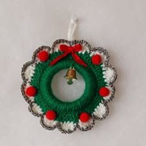 Horgolt Karácsonyi ajtódísz kis csengettyűvel  - Meska.hu