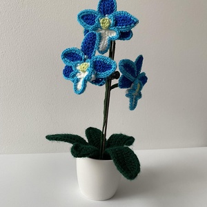 Horgolt kék mini orchidea Nőnapra, Otthon & Lakás, Dekoráció, Asztal és polc dekoráció, Horgolt & Csipketerítő, Horgolás, Mindenmás, MESKA