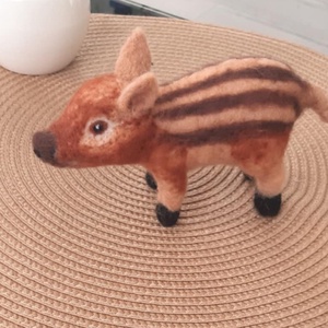 Tűnemezelt vadmalac - Meska.hu