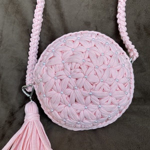 Esztella horgolt kör alakú gyöngyökkel díszített crossbody táska - ajándék bojttal - táska & tok - kézitáska & válltáska - válltáska - Meska.hu
