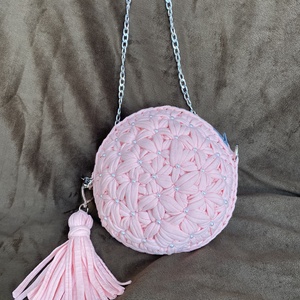 Esztella horgolt kör alakú gyöngyökkel díszített crossbody táska - ajándék bojttal - táska & tok - kézitáska & válltáska - válltáska - Meska.hu