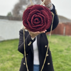 Marisol horgolt, rózsa formájú kézi- és crossbody táska - táska & tok - kézitáska & válltáska - válltáska - Meska.hu