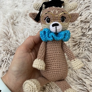 Horgolt szemüveges őzike ballagásra amigurumi - játék & sport - plüssállat & játékfigura - más figura - Meska.hu