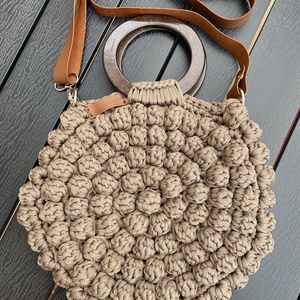 Esperanza horgolt kézi- és crossbody táska fa füllel, bőrpánttal - táska & tok - kézitáska & válltáska - válltáska - Meska.hu