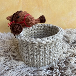 Horgolt tároló amigurumi lovacska díszítéssel - otthon & életmód - tárolás & rendszerezés - tárolókosár - Meska.hu