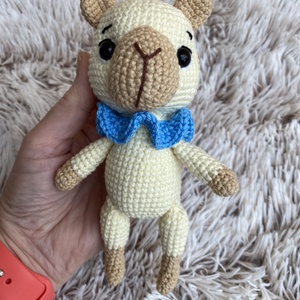 Horgolt capybara kék és rózsaszín levehető nyaksállal, Játék & Sport, Plüssállat & Játékfigura, Cica, Horgolás, MESKA