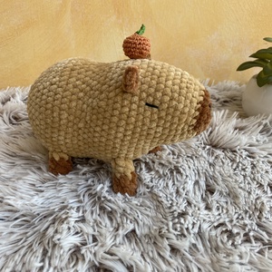 Plüss horgolt capybara mandarinnal 18 cm - játék & sport - plüssállat & játékfigura - más figura - Meska.hu