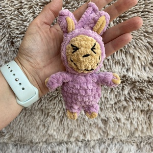 Labubu baba kulcstartó, táskadísz, plüssfigura - többféle színben - játék & sport - plüssállat & játékfigura - szörnyike - Meska.hu