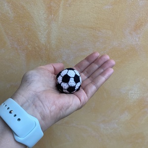 Focilabda horgolt kulcstartó, táskadísz - táska & tok - kulcstartó & táskadísz - kulcstartó - Meska.hu