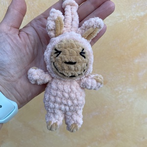 Labubu baba kulcstartó, táskadísz, plüssfigura - többféle színben - játék & sport - plüssállat & játékfigura - szörnyike - Meska.hu