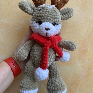 Horgolt rénszarvas piros sállal - játék & sport - plüssállat & játékfigura - más figura - Meska.hu
