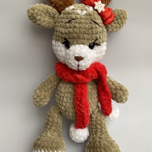 Horgolt rénszarvas piros masnival és sállal - játék & sport - plüssállat & játékfigura - más figura - Meska.hu