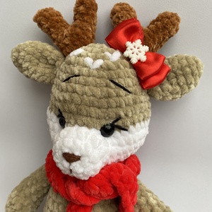 Horgolt rénszarvas piros masnival és sállal, Játék & Sport, Plüssállat & Játékfigura, Más figura, Horgolás, Hímzés, MESKA
