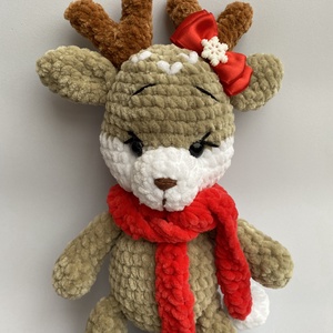 Horgolt rénszarvas piros masnival és sállal - játék & sport - plüssállat & játékfigura - más figura - Meska.hu