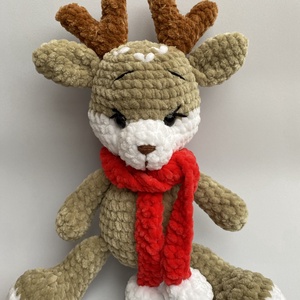 Horgolt rénszarvas piros masnival és sállal - játék & sport - plüssállat & játékfigura - más figura - Meska.hu