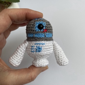 Horgolt R2D2 robot - játék & sport - plüssállat & játékfigura - robot & gép - Meska.hu