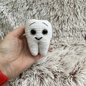 Mosolygós horgolt fog - játék & sport - plüssállat & játékfigura - más figura - Meska.hu