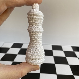 Horgolt sakk - Ló, Vezér vagy Gyalog sakkfigura - játék & sport - táblajáték és kártyajáték - sakk - Meska.hu