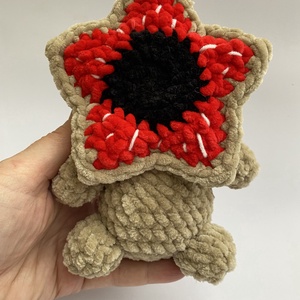 Világítós, horgolt Stranger Things Baby Demogorgon 18 cm plüss - játék & sport - plüssállat & játékfigura - más figura - Meska.hu