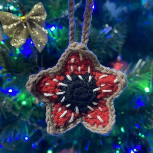 Stranger Things Demogorgon kulcstartó, táskatartó, autó visszapillantóra akasztható dísz - játék & sport - plüssállat & játékfigura - más figura - Meska.hu