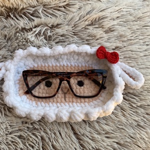 Horgolt bárányos szemüvegtartó / napszemüvegtartó  - táska & tok - pénztárca & más tok - szemüvegtok - Meska.hu