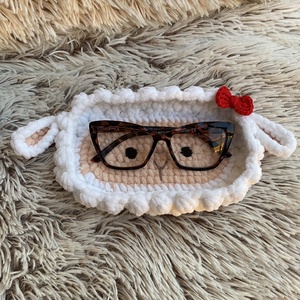 Horgolt bárányos szemüvegtartó / napszemüvegtartó  - táska & tok - pénztárca & más tok - szemüvegtok - Meska.hu
