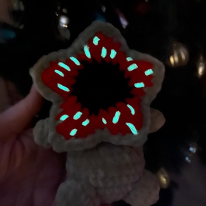 Világító fogakkal, Stranger Things Demogorgon páros, horgolt plüss - játék & sport - plüssállat & játékfigura - más figura - Meska.hu