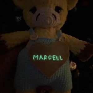 Világító (név) Zsiga, a horgolt plüss zsiráf (névreszóló) - játék & sport - plüssállat & játékfigura - zsiráf - Meska.hu