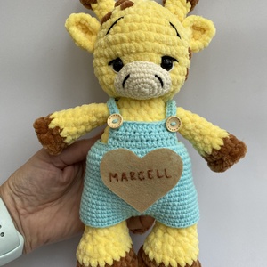 Világító (név) Zsiga, a horgolt plüss zsiráf (névreszóló), Játék & Sport, Plüssállat & Játékfigura, Zsiráf, Horgolás, Hímzés, MESKA