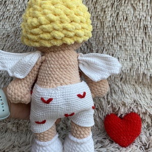 Kézzel horgolt huncut mosolyú csibész Cupido - játék & sport - plüssállat & játékfigura - ember - Meska.hu