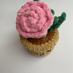 Kézzel horgolt cserepes rózsa - otthon & életmód - virágdekoráció - virágok - virágcsokor - Meska.hu