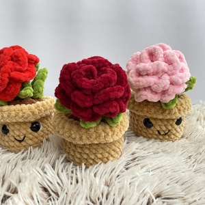 Kézzel horgolt rózsa mosolygós kaspóban, cserepes rózsa, Otthon & Életmód, Virágdekoráció, Virágok, Virágcsokor, Horgolás, Hímzés, MESKA