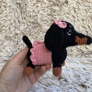 Horgolt fekete tacskó - játék & sport - plüssállat & játékfigura - kutya - Meska.hu