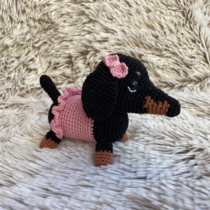 Horgolt fekete tacskó - Meska.hu