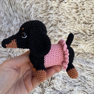 Horgolt fekete tacskó - játék & sport - plüssállat & játékfigura - kutya - Meska.hu