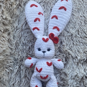 Léna plüss horgolt nyuszi, öltöztethető, szíves nyuszi - játék & sport - plüssállat & játékfigura - nyuszi - Meska.hu