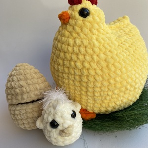 Húsvéti horgolt meglepetés, tyúkanyó, kiscsibe kivehető tojásban - Meska.hu