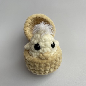 Húsvéti horgolt meglepetés, kiscsibe kivehető tojásban - Meska.hu