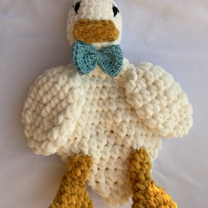 Horgolt Kázmér kacsa - szundipajti, nyunyóka - baba - mama - baba játékok - szundikendő, alvóka - Meska.hu