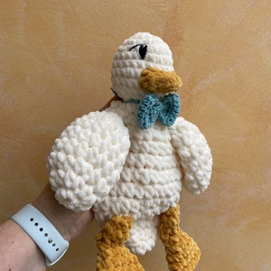 Horgolt Kázmér kacsa - szundipajti, nyunyóka - baba - mama - baba játékok - szundikendő, alvóka - Meska.hu