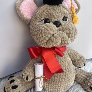 Horgolt ballagó bulldog diplomaosztóra - játék & sport - plüssállat & játékfigura - kutya - Meska.hu