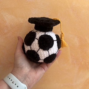 Focilabda diplomaosztó kalappal, csokordekorációnak, Játék & Sport, Sport és kikapcsolódás, Labdajátékok, Horgolás, Hímzés, MESKA