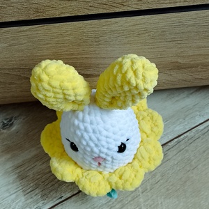 Horgolt amigurumi nyuszi, tojásban-húsvétra - játék & sport - plüssállat & játékfigura - boci, tehén - Meska.hu