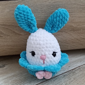 Horgolt amigurumi nyuszi, tojásban-húsvétra - játék & sport - plüssállat & játékfigura - boci, tehén - Meska.hu